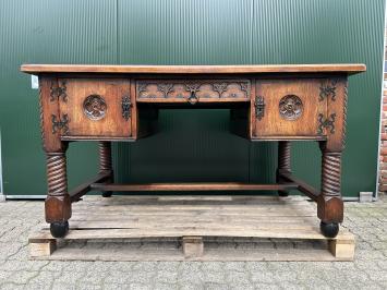 Beautiful used nostalgic antique oak desk, substantial in size.