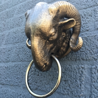 1 ram head iron, with ring