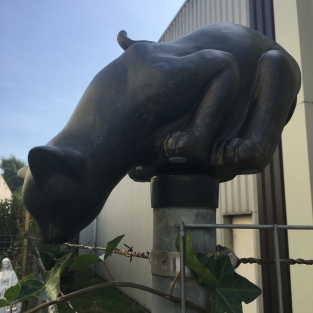 Statue Jumping Cat - Polystone