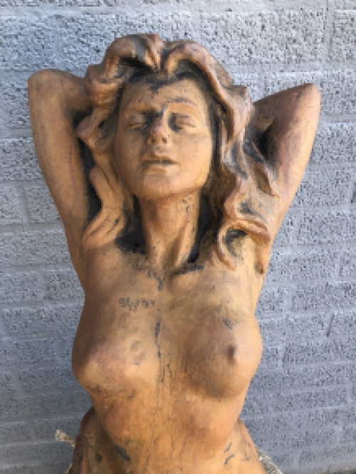 A beautiful statue of a naked woman, completely cast iron rust oxide, beautiful in detail!