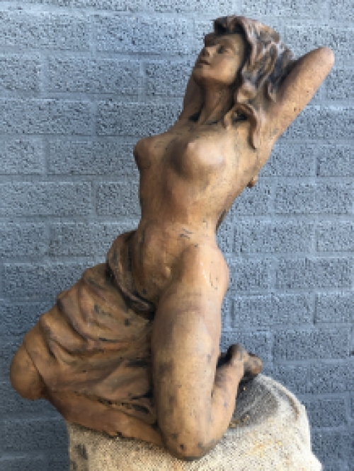 A beautiful statue of a naked woman, completely cast iron rust oxide, beautiful in detail!