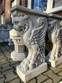 Unique Column with Lion - 72 cm - Pedestal - Solid Stone