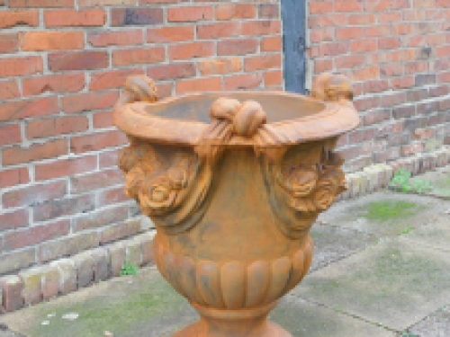 Sturdy flower pot - oxide - full stone