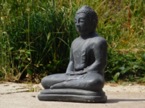 Buddha in Meditation, aus massivem Stein grau