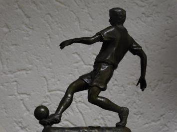 Bronzeskulptur Fußballspieler - auf Marmorsockel