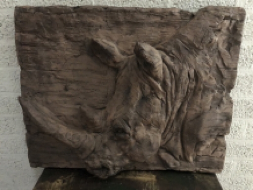 Wandornament woodlook met 3 D afbeelding van een neushoorn, polystone-wood..