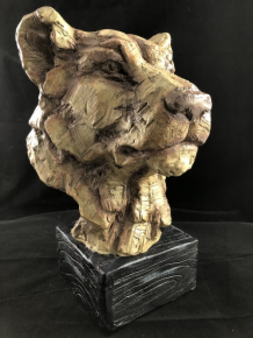 A beautiful head of a lion, beautiful in detail, polystone wood look