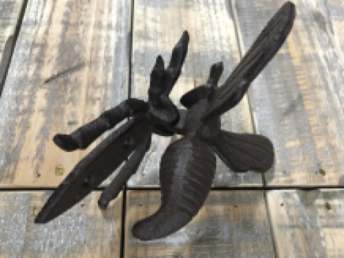 Beautiful image of a bee, door knocker cast iron brown.