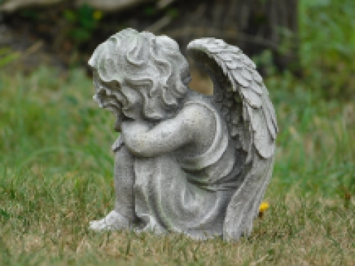 Sitting angel - M - polystone - detailed