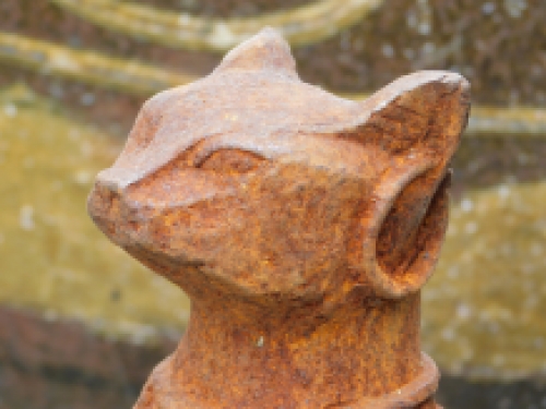 Bastet die ägyptische Katzengöttin, Skulptur, Katzenfigur aus Gusseisen, wie antik