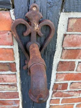 Gargoyle for Wall Fountain - Heart crown + Neptune - Cast iron