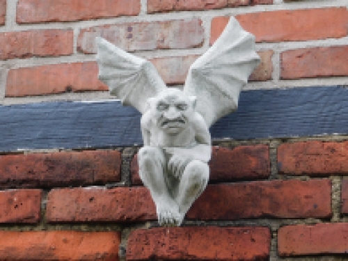 Gargoyle - demonen verdrijver - vol steen - wanddeco