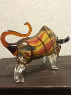 Mooie grote zware stier van vol glas, prachtig!!