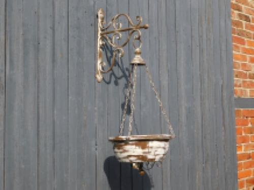 Sturdy hanging basket with wall hook - robust - wall decoration