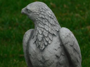 Steinhabicht - Weiß mit Grau - Tierskulptur