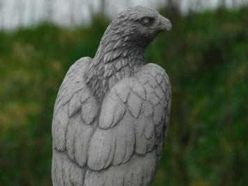 Steinhabicht - Weiß mit Grau - Tierskulptur