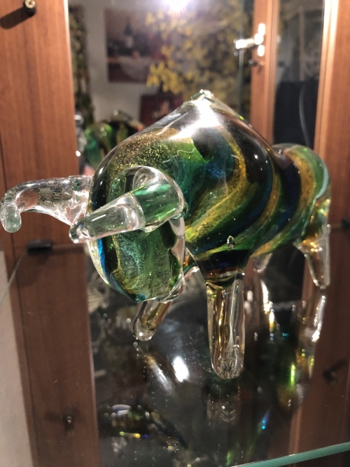 Schöner Stier aus vollem Glas!