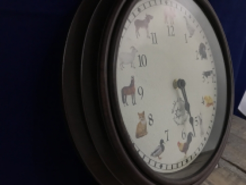 Clock with animals, they also make sounds!