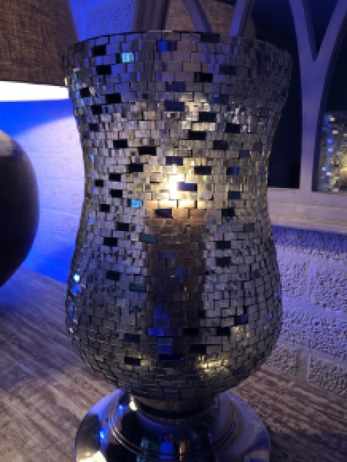 Vase lantern, chimney moz crystal, with mirrored disco effect on nickel base.