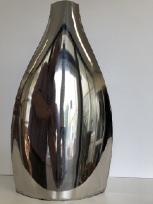 Flat vase nickel, beautiful special design.