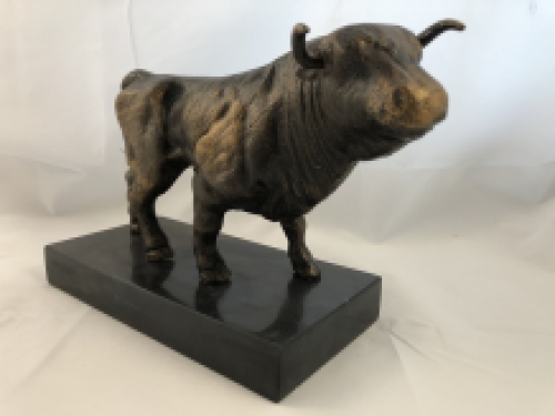 Sculpture metal bronze colored large bull, beautiful!!