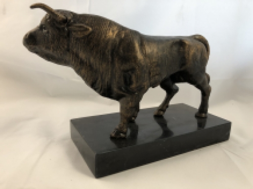 Sculptuur metalen bronskleurige grote stier, prachtig!!