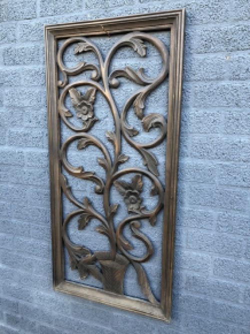 Beautiful wall ornament in colonial wood carved 