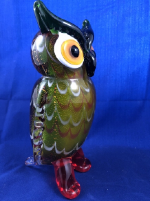 Beautiful glass owl, beautiful in color.