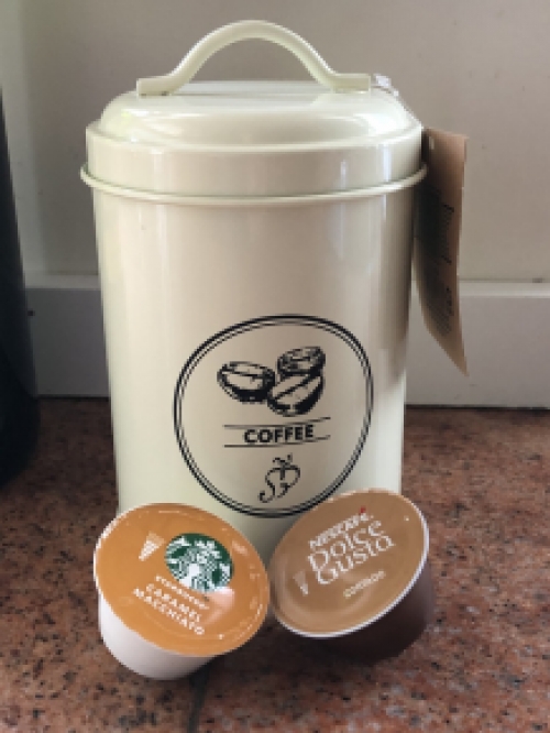 Schöne dekorative Vorratsdosen für Kaffee, Tee, Zwiebeln, usw.