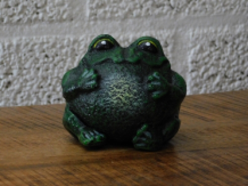 Statue of a frog, nice statue, green, for indoors and outdoors