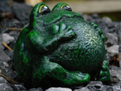 Statue of a frog, nice statue, green, for indoors and outdoors