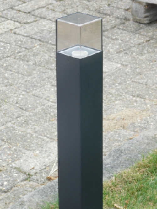 Roest kleurige / zwarte staande buitenlamp, lantaarn, smoked glas, 60cm, aluminium.