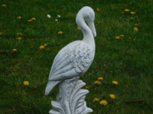 Kranich-Statue - massiver Stein