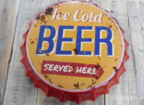 Prachtige metalen kroonkurk met tekst: ice cold beer served here!!