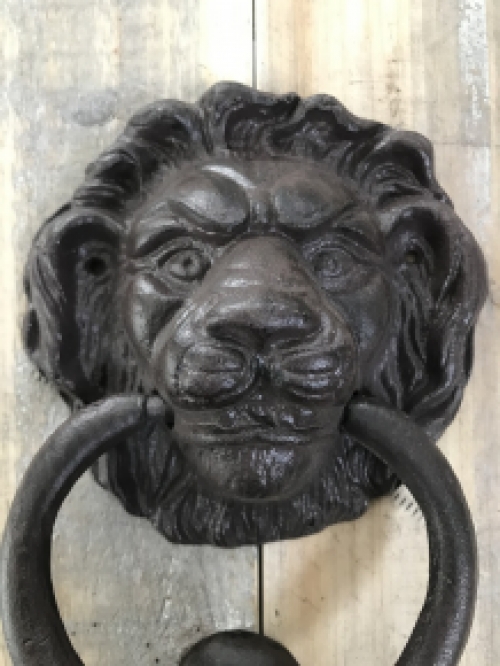 Door knocker lion head with stopper, cast iron, brown.