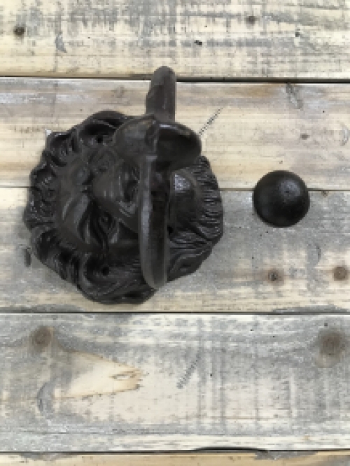 Door knocker lion head with stopper, cast iron, brown.