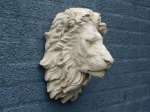 Large beautiful impression full lion head, polystein.