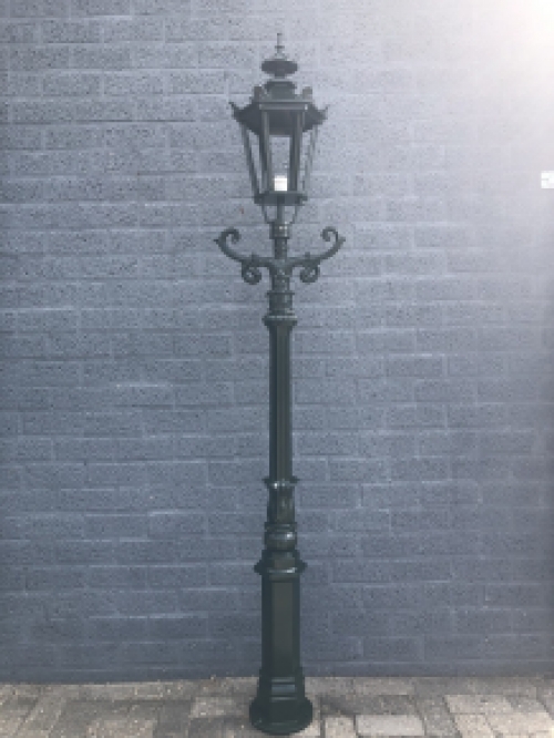 Buitenlamp, lantaarn Amsterdam met keramische fitting en glas, gegoten aluminium , 225 cm.