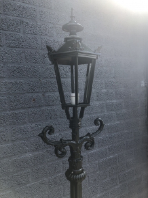 Outdoor lamp, lantern Amsterdam with ceramic fitting and glass, cast aluminum , 225 cm.