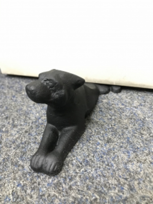 Door stopper in the shape of a dog, nice!