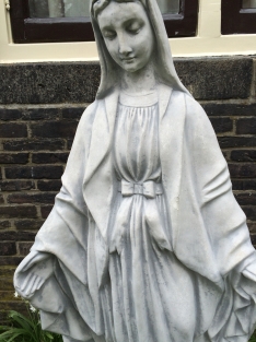 Moeder Maria / Mother Mary, groot vol stenen beeld, PRACHTIG.