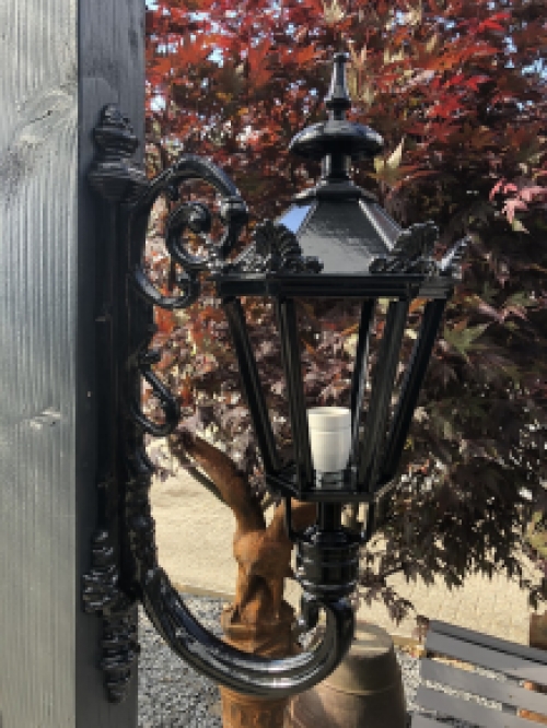 Beautiful rustic outdoor lamp Maastricht, black.