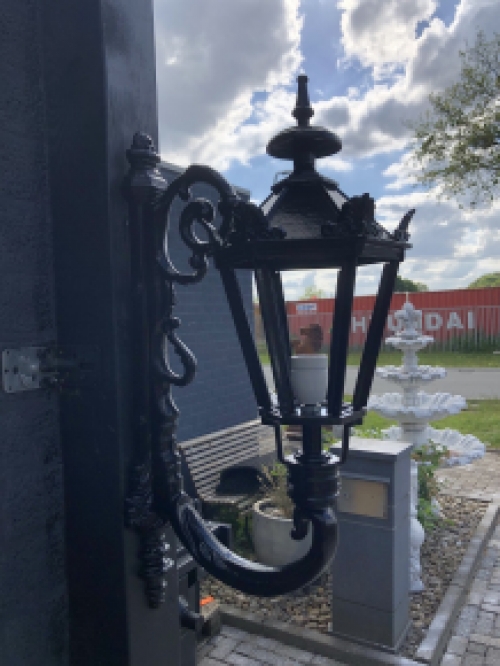 Beautiful rustic outdoor lamp Maastricht, black.