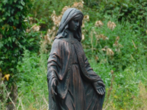 Beautiful ecclesiastical statue of Mary, made of polystone