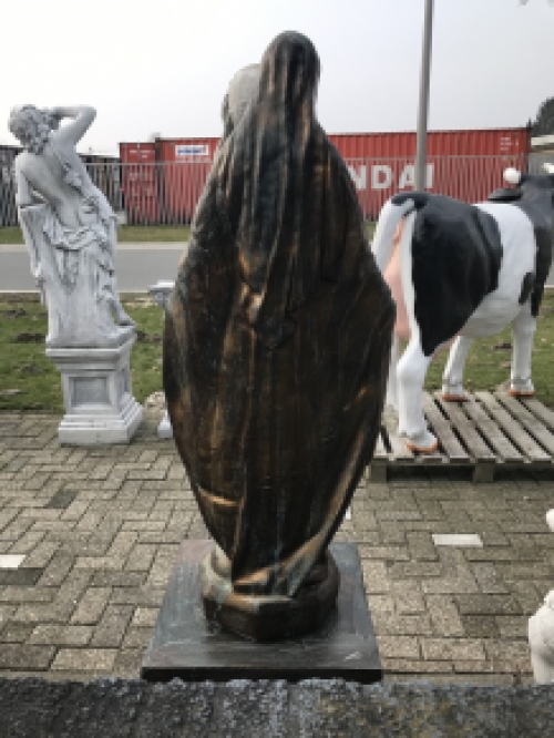 Maria op een sokkel, tuinbeeld Maria, groot op sokkel