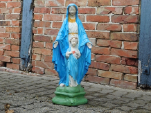 Maria met Jezus heilig hart, vol stenen kerkbeeld.