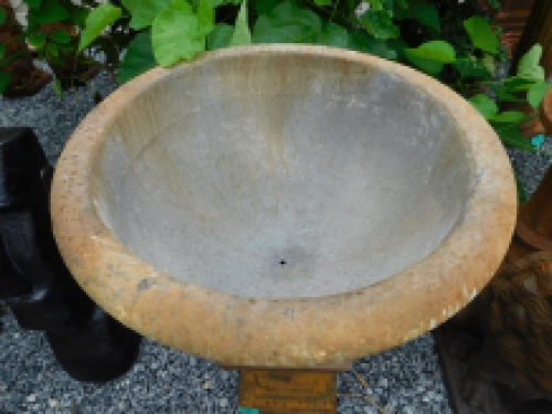 Große Vase, Metall-Gartenvase, robust und klassisch