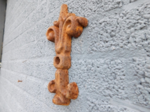 Wall anchor, cast iron, butterfly shape