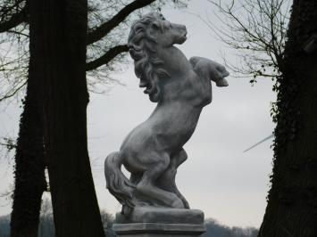 Pferd auf Sockel - 150 cm - Stein