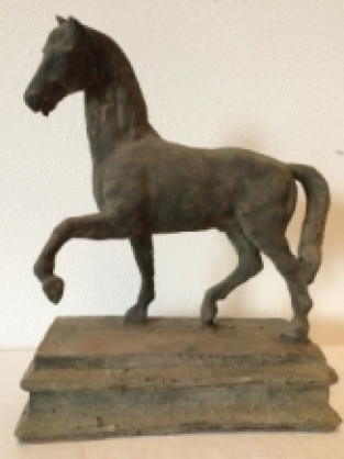 Prachtige sculptuur van een paard, zwaar gietijzeren beeld!!